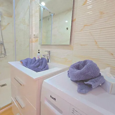 Lidia 1 Apartment, 1st Line Beach, 1 Bedroom 1bath * トレモリノス