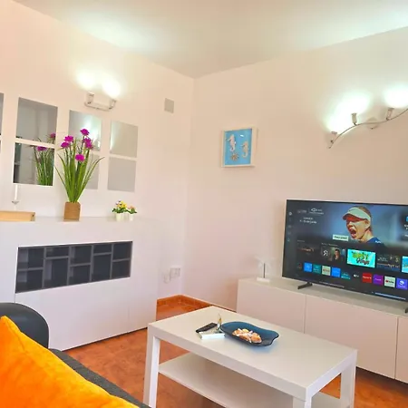 Lidia 1 Apartment, 1st Line Beach, 1 Bedroom 1bath トレモリノス