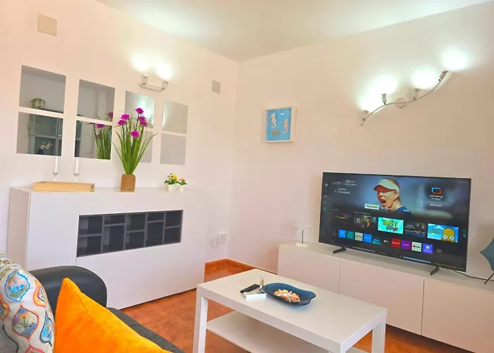 Lidia 1 Apartment, 1st Line Beach, 1 Bedroom 1bath トレモリノス